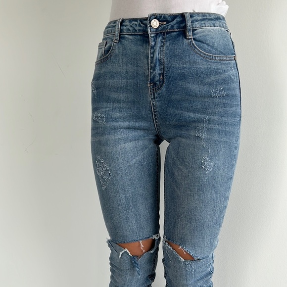 BLUE JEANS - Picture 1 of 4